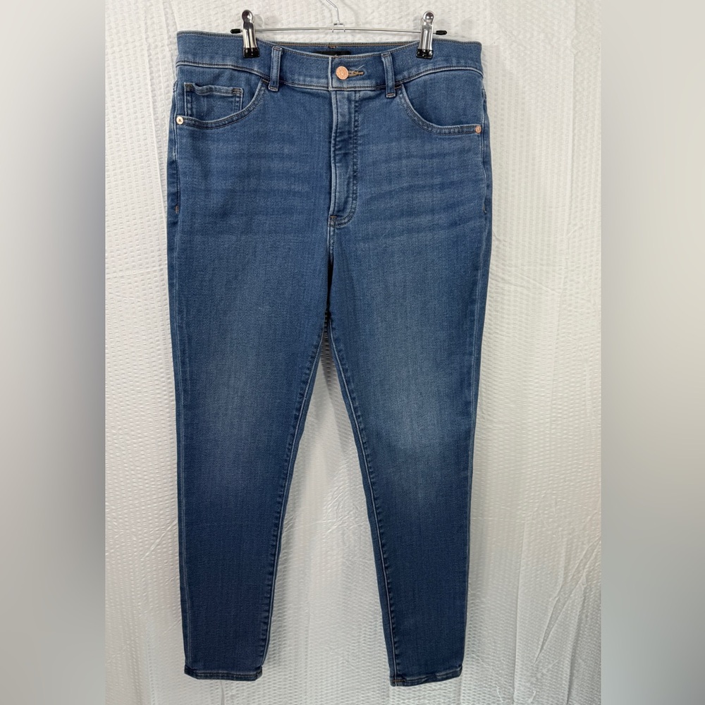 Women’s med wash Express High Rise Size 12 R Skinny jeans